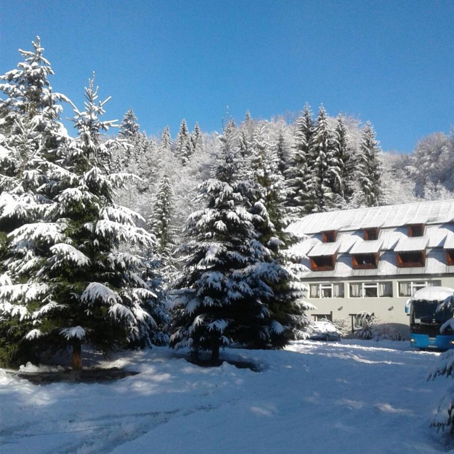Complexul Turistic Cheile Butii Hotel Câmpu lui Neag Exterior foto