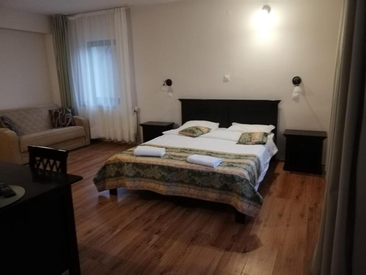 Complexul Turistic Cheile Butii Hotel Câmpu lui Neag Exterior foto