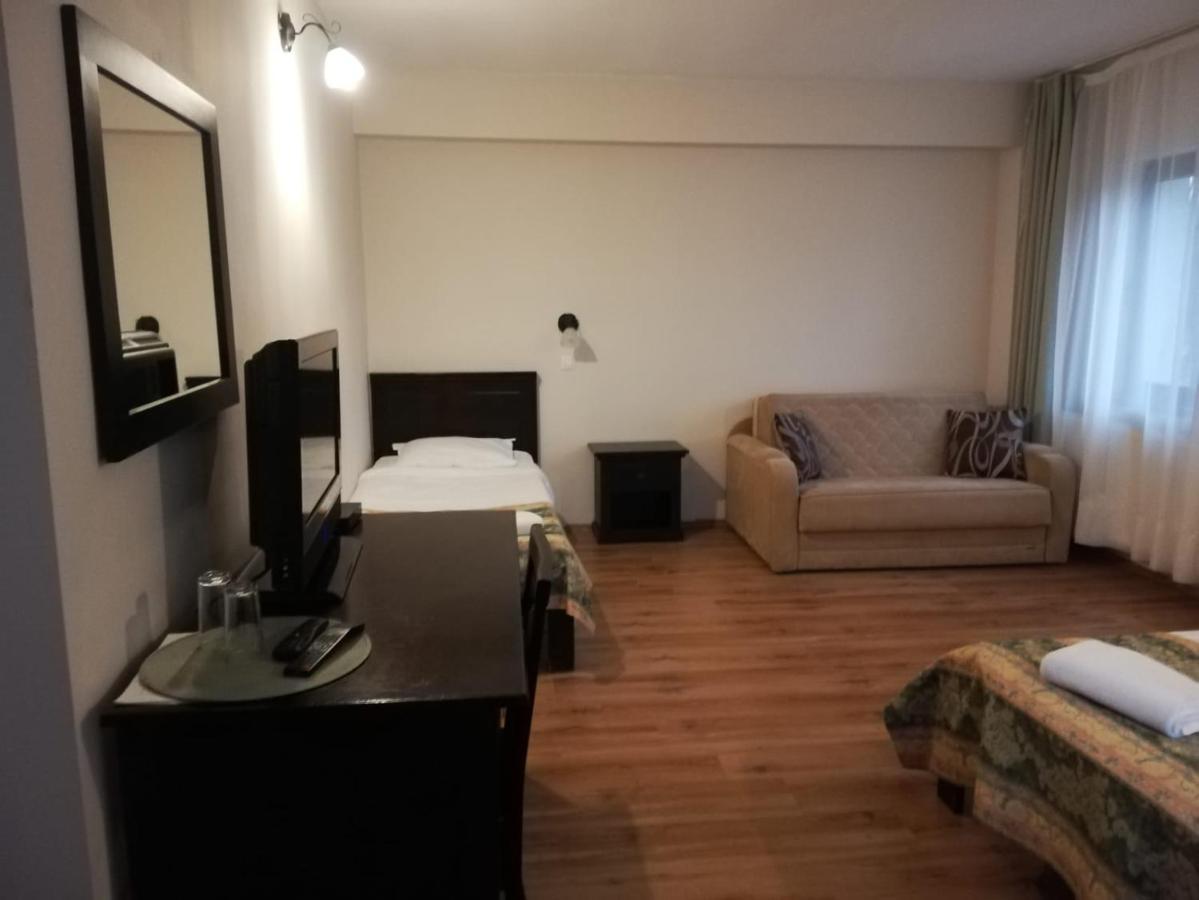 Complexul Turistic Cheile Butii Hotel Câmpu lui Neag Exterior foto
