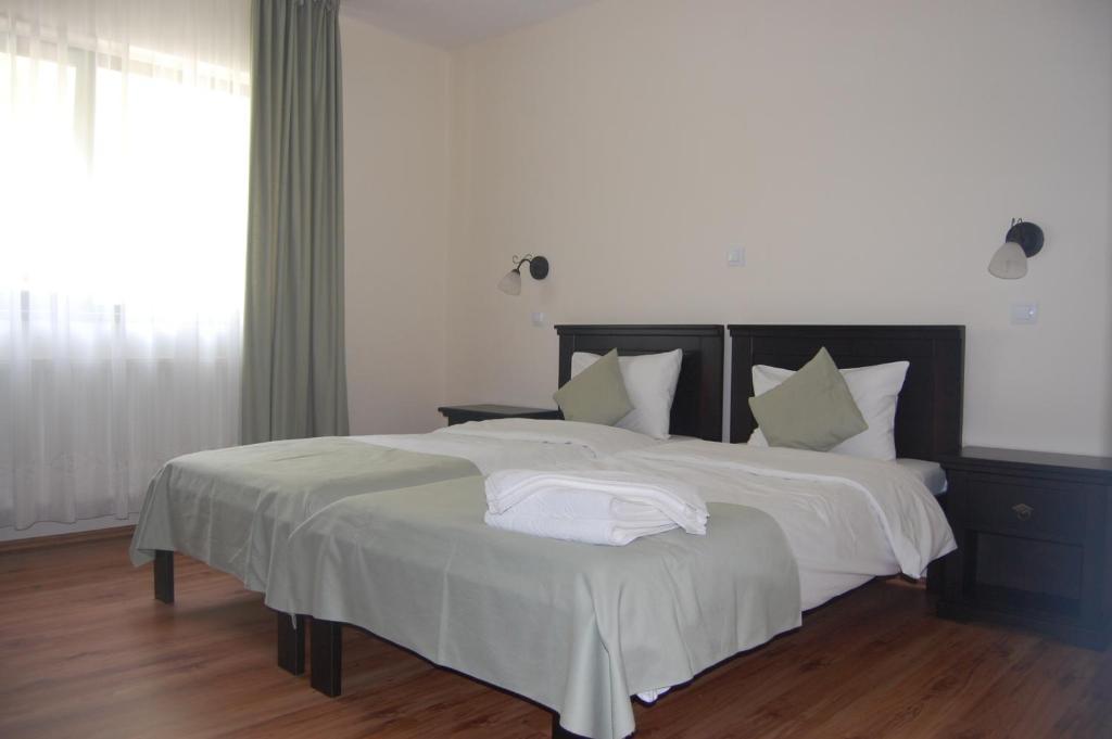 Complexul Turistic Cheile Butii Hotel Câmpu lui Neag Cameră foto