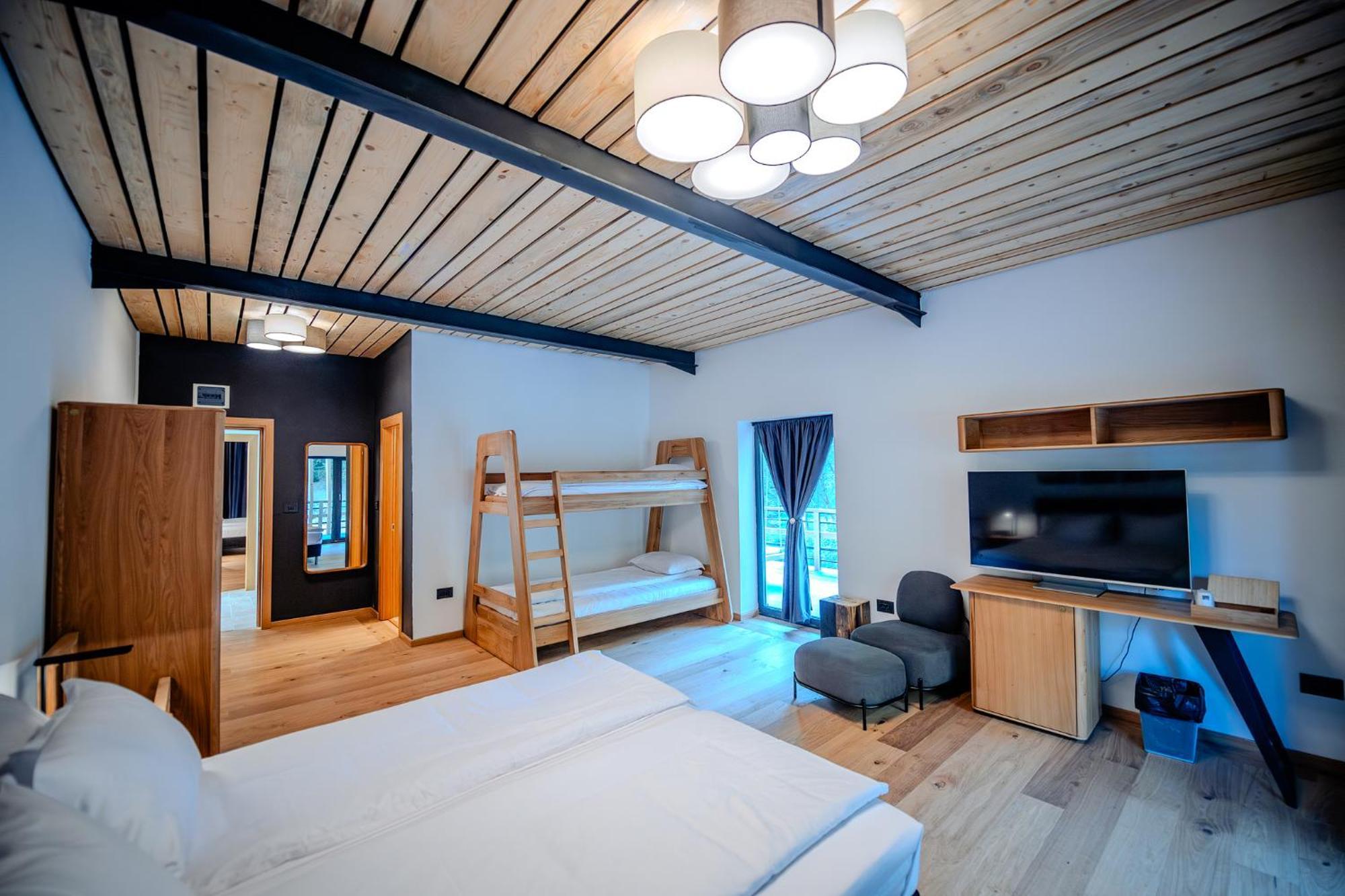 Complexul Turistic Cheile Butii Hotel Câmpu lui Neag Exterior foto