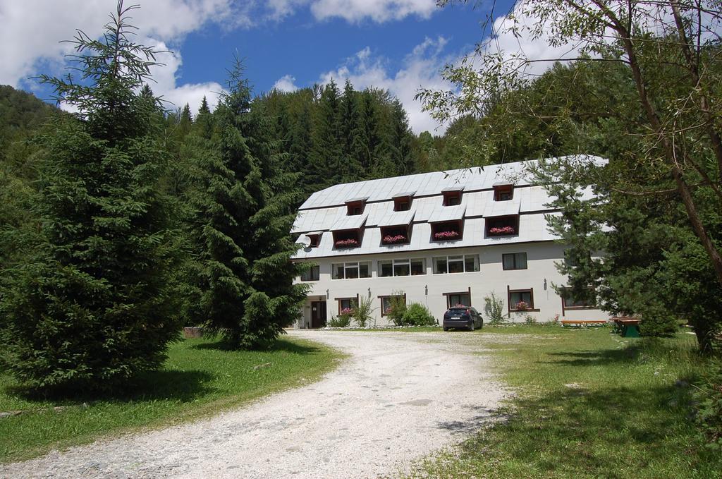 Complexul Turistic Cheile Butii Hotel Câmpu lui Neag Exterior foto
